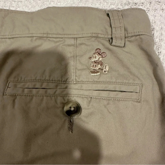Disney World Land Chino Shorts Mens Size 32 Beige Flat Front Khaki Mickey Mouse - Picture 4 of 5